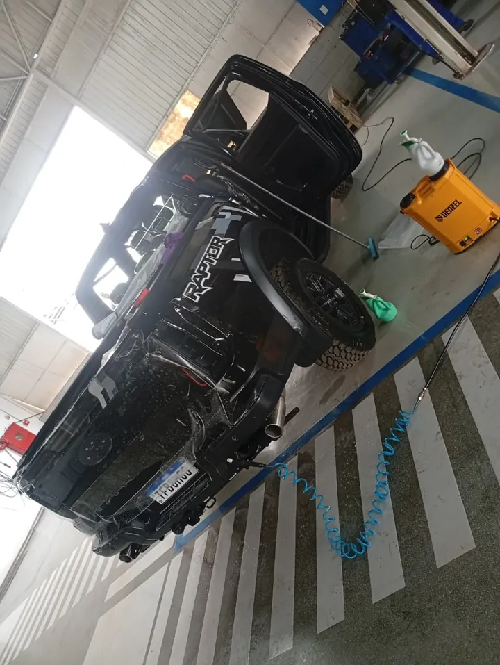Ranger Raptor em área de trabalho